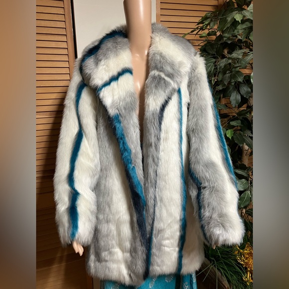 Pamela McCoy White and Gray Faux Fur Coat with Teal Accents - Picture 1 of 14